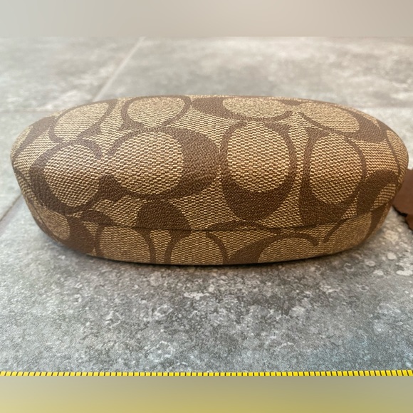 Coach sunglasses case with coach cloth pre own - Picture 4 of 8